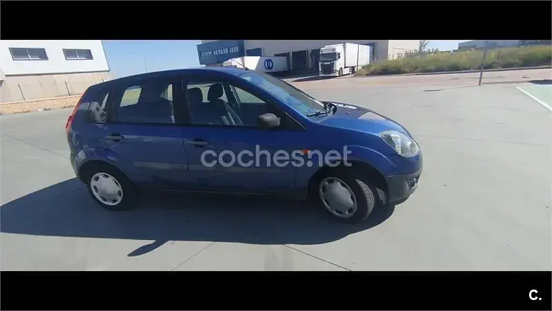 Usado Ford Fiesta Ambiente 70 CV (51 kW) 2007 Azul Utilitario