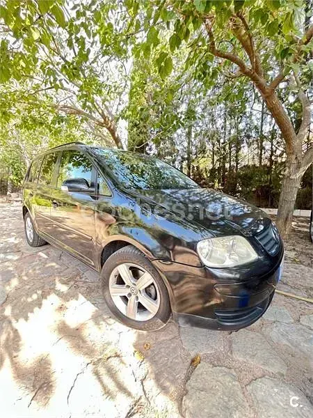 Usado VW Touran Advance 136 CV (100 kW) 2005 Negro Monovolumen