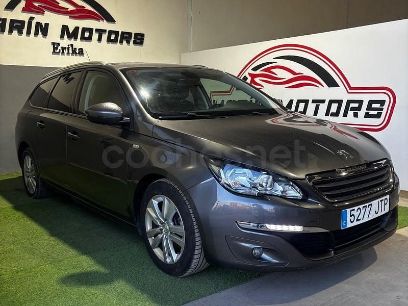 Usado Peugeot 308 Style 120 CV (88 kW) 2016 Gris / plata Berlina