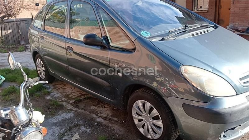 Gris / plata Usado 2010 Citroën Xsara Picasso Exclusive Monovolumen | 2700 € (Precio justo) - Imagen 1/4