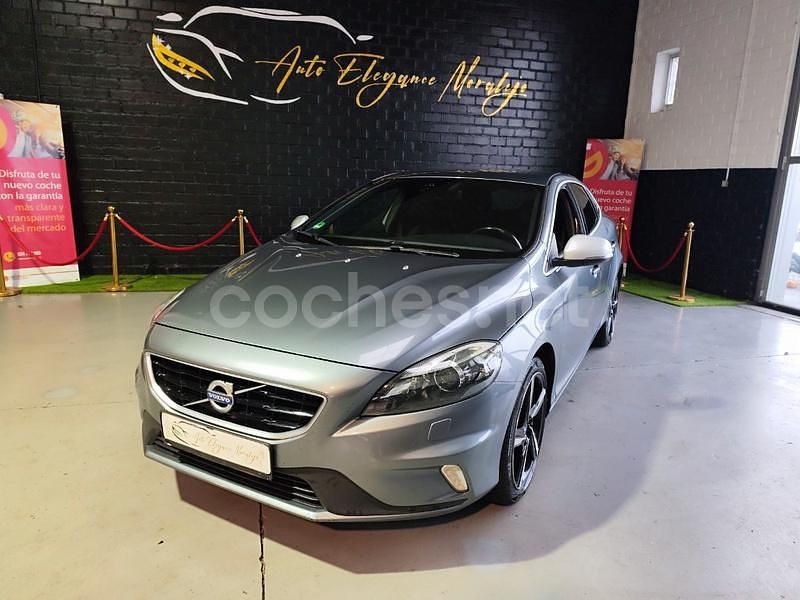 Gris / plata Usado 2016 Volvo V40 R-Design Momentum Berlina | 14.500 € (Un poco caro) - Imagen 1/4