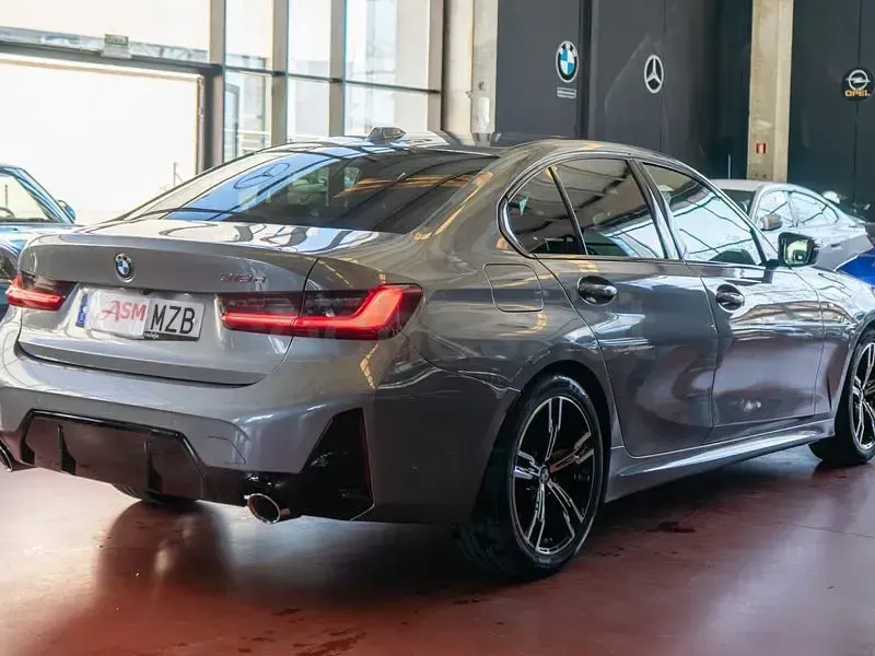 Usado BMW 318 Comfort Edition 150 CV (110 kW) 2025 Gris / plata Berlina