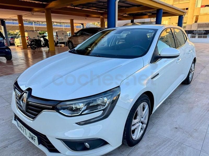 Usado Renault Mégane IV Intens 130 CV (95 kW) 2016 Blanco Berlina
