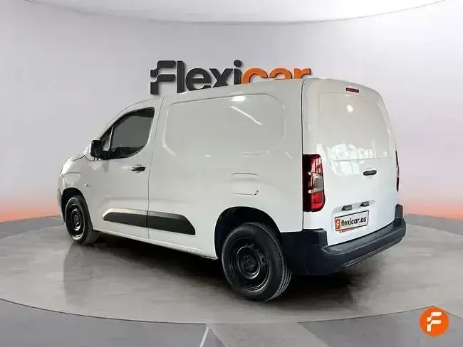 Usado Citroën Berlingo Feel 102 CV (75 kW) 2021 Blanco Monovolumen