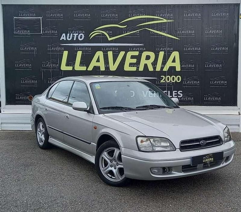 Usado Subaru Outback 156 CV (114 kW) 2000 Gris Familiar