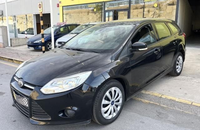 Negro Usado 2013 Ford Focus Trend Familiar | 7900 € (Precio justo) - Imagen 1/4