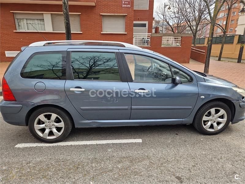 Usado Peugeot 307 136 CV (100 kW) 2006 Gris / plata Familiar