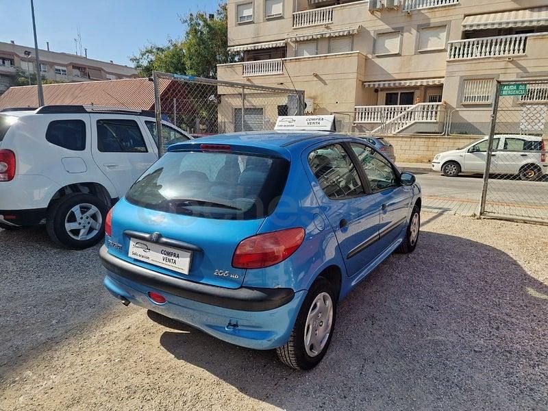 Usado Peugeot 206 70 CV (51 kW) 2002 Azul Berlina