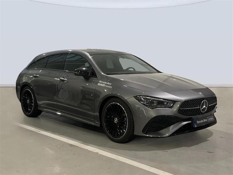 Usado Mercedes CLA200 Shooting Brake 150 CV (110 kW) 2024 Gris montaña Familiar