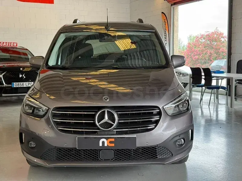 Usado Mercedes T180 116 CV (85 kW) 2022 Gris / plata Monovolumen