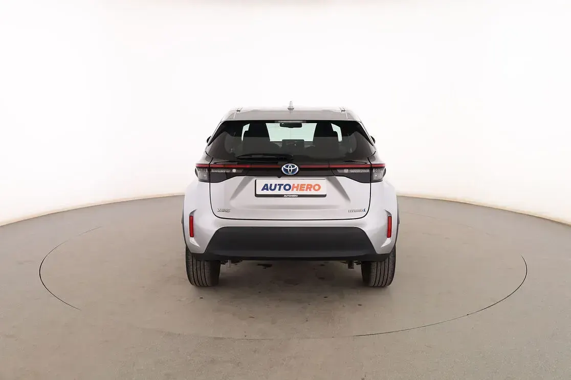 Usado Toyota Yaris Cross Active 116 CV (85 kW) 2022 Gris SUV