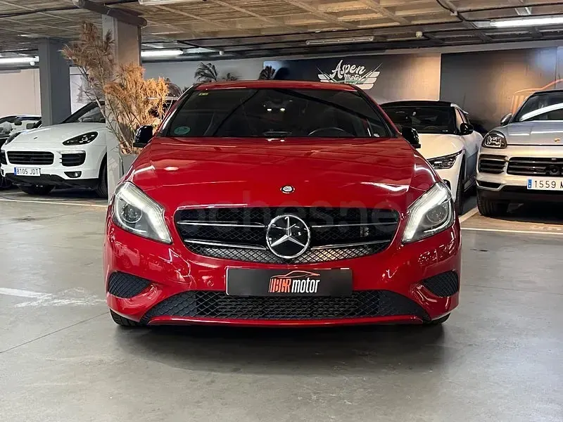 Usado Mercedes A200 Style 136 CV (100 kW) 2015 Rojo Utilitario