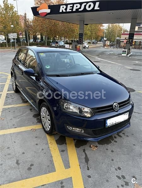 Usado VW Polo Advance 90 CV (66 kW) 2014 Azul Berlina