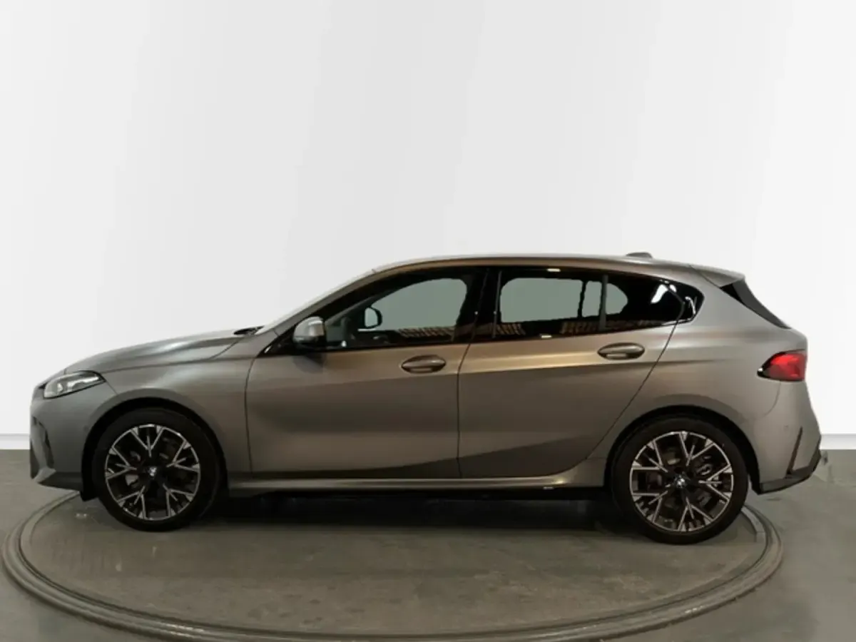 Usado BMW 120 Comfort Edition 190 CV (139 kW) 2025 Gris Utilitario