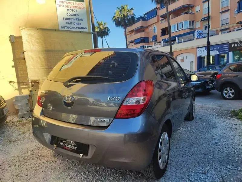 Usado Hyundai i20 Classic 78 CV (57 kW) 2011 Gris / plata Utilitario