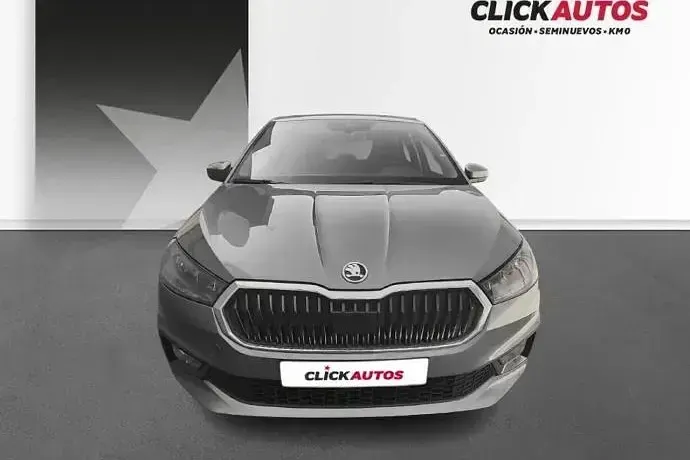 Usado Skoda Fabia Selection 95 CV (69 kW) 2025 Blanco Utilitario