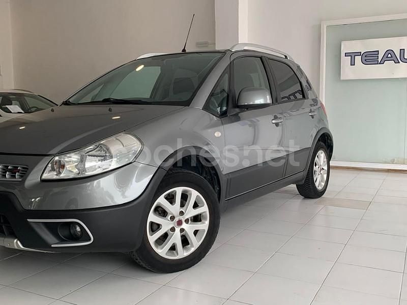 Gris / plata Usado 2010 Fiat Sedici Emotion SUV | 5500 € - Imagen 1/4