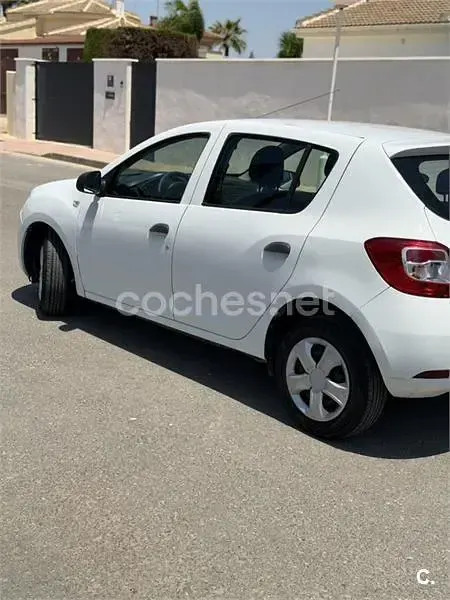 Usado Dacia Sandero Ambiance 75 CV (55 kW) 2015 Blanco Berlina