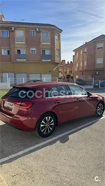 Usado Mercedes A180 136 CV (100 kW) 2023 Rojo Berlina