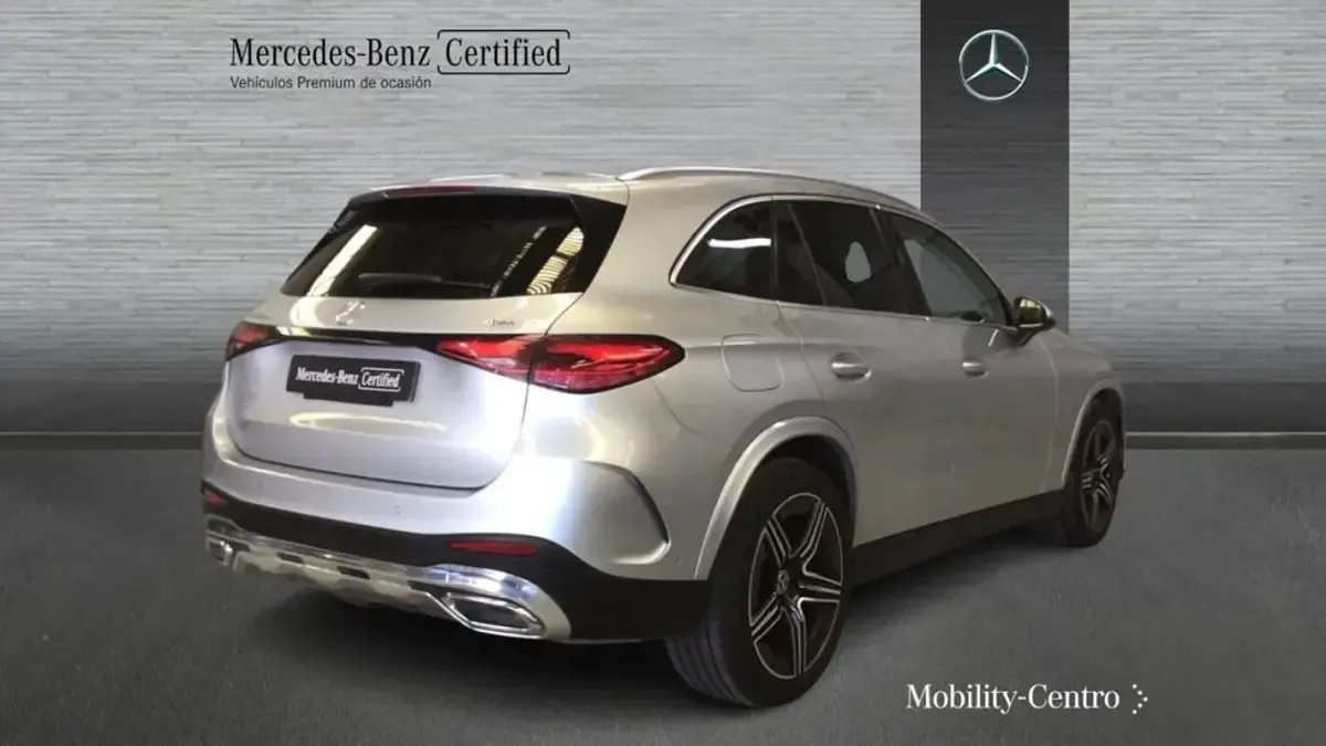 Usado Mercedes GLC220 AMG line 197 CV (144 kW) 2024 Hightechsilber metallic SUV
