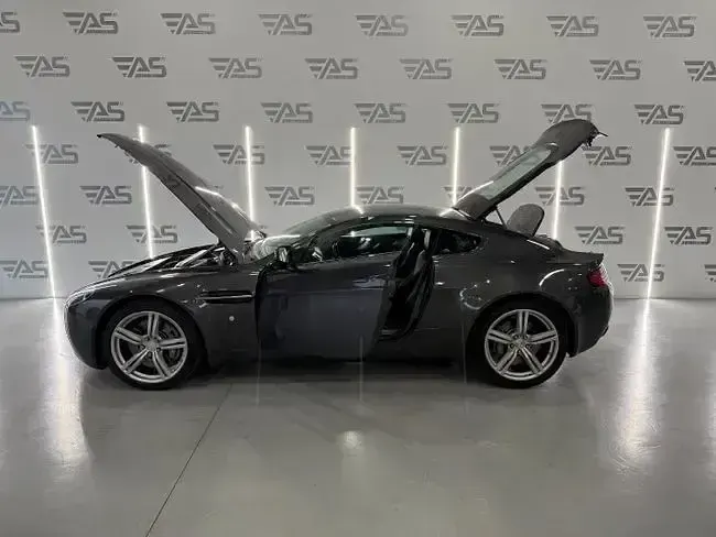 Käytetty Aston Martin Vantage 427 HP (314 kW) 2009 Coupe - kaksiovinen