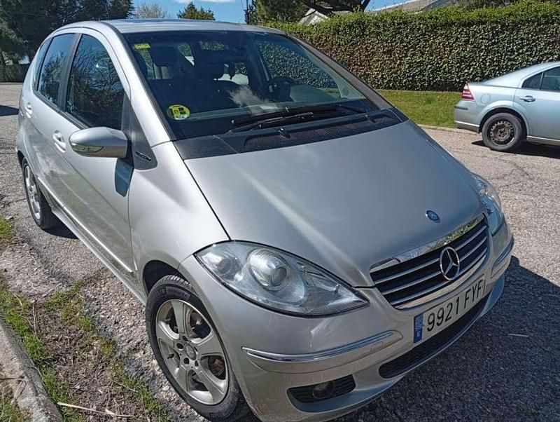 Usado Mercedes A180 109 CV (80 kW) 2007 Gris Utilitario