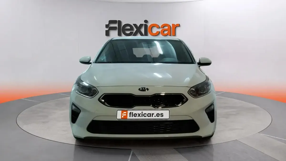 Usado Kia Ceed 136 CV (100 kW) 2021 Blanco Utilitario