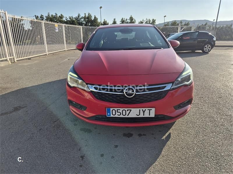 Usado Opel Astra Dynamic 110 CV (80 kW) 2017 Rojo Berlina