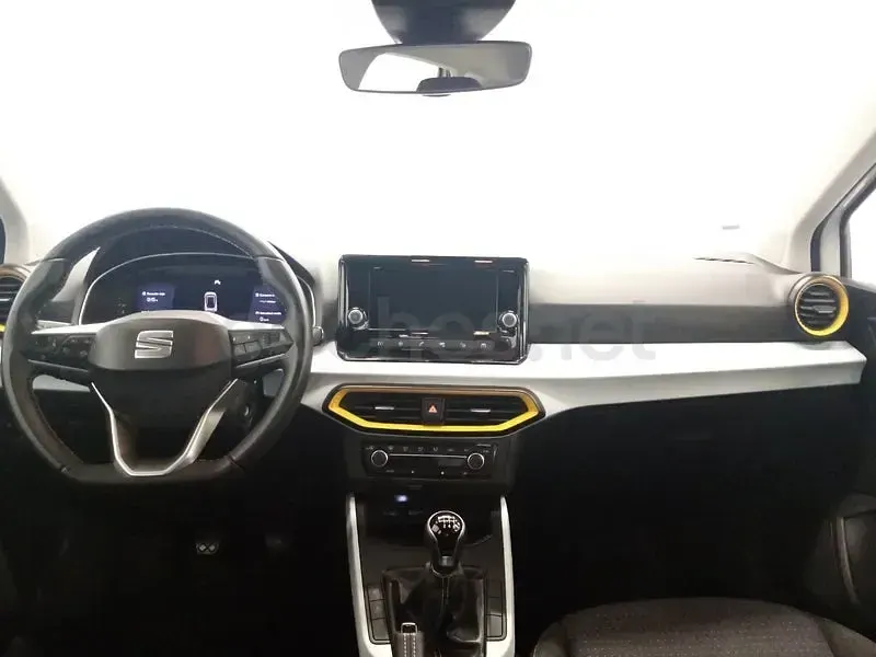 Usado Seat Arona Style 115 CV (84 kW) 2025 Blanco SUV