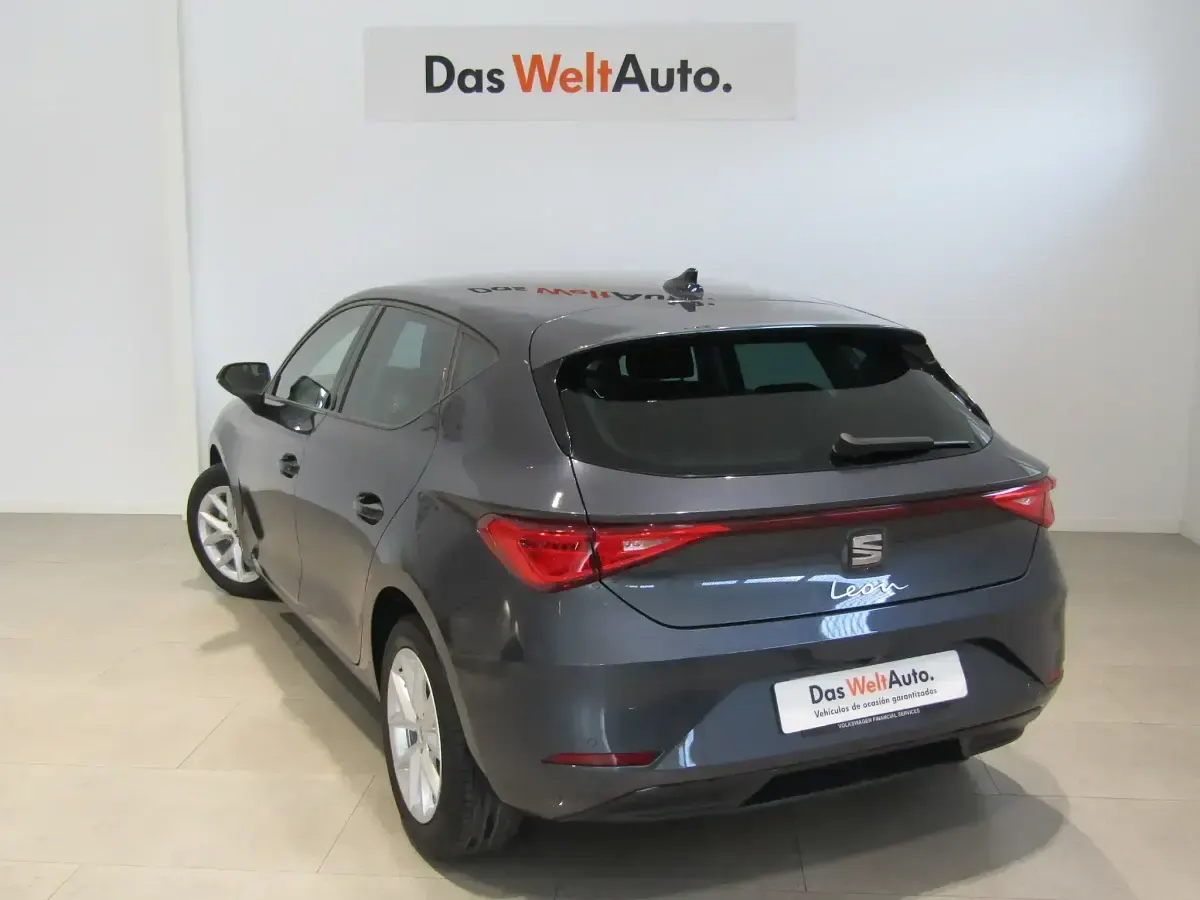 Usado Seat Leon Style 110 CV (80 kW) 2021 Gris