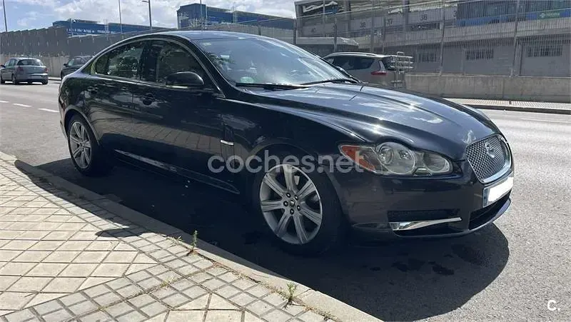 Usado Jaguar XF Luxury 238 CV (175 kW) 2010 Negro Berlina