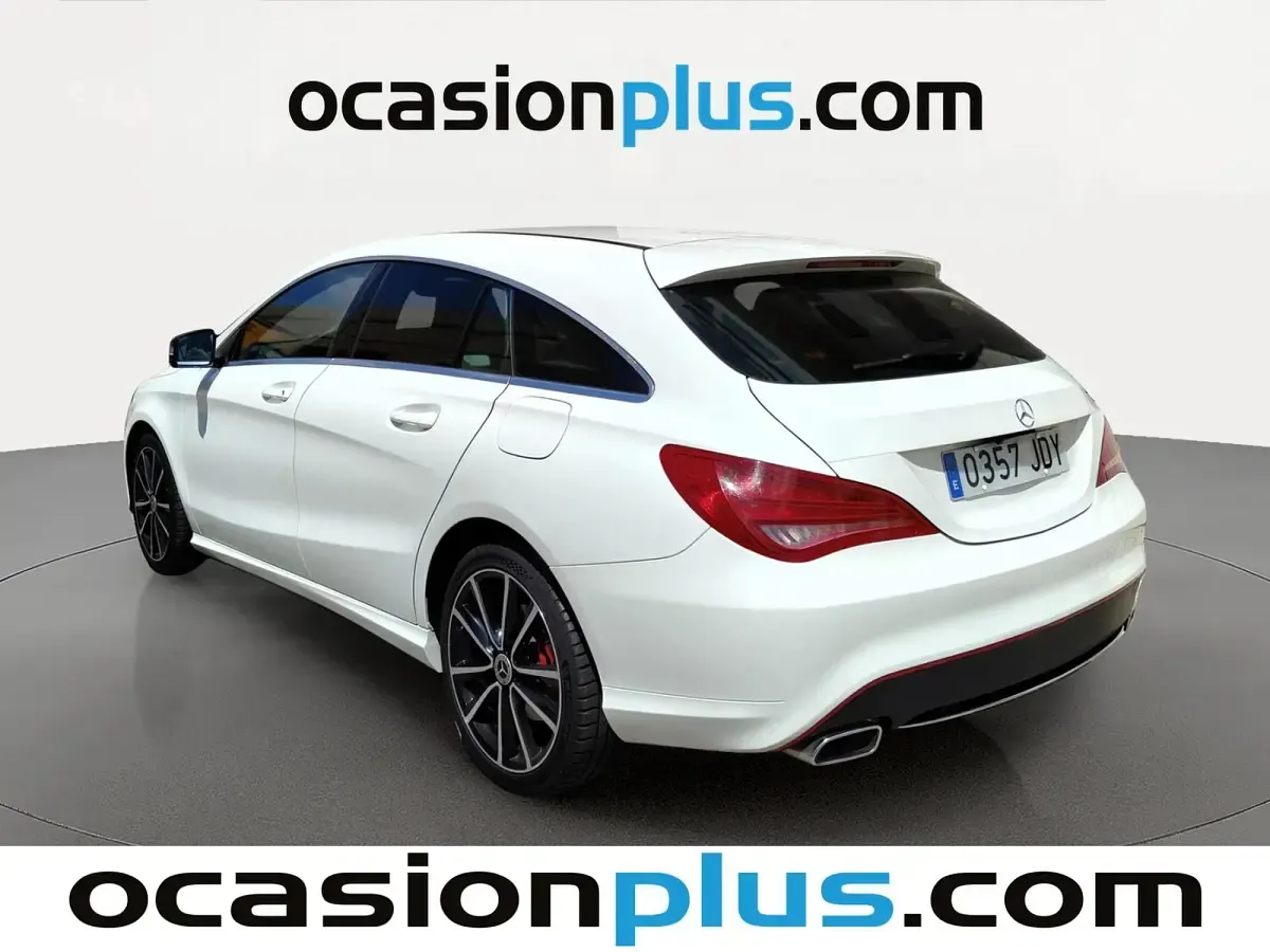 Usado Mercedes CLA200 Shooting Brake Urban 136 CV (100 kW) 2015 Blanco Familiar