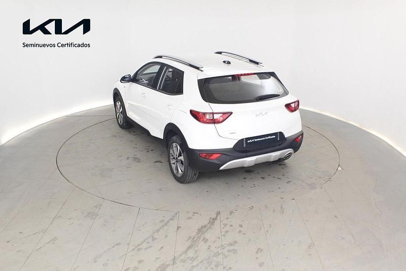 Usado Kia Stonic 100 CV (73 kW) 2024 Blanco SUV