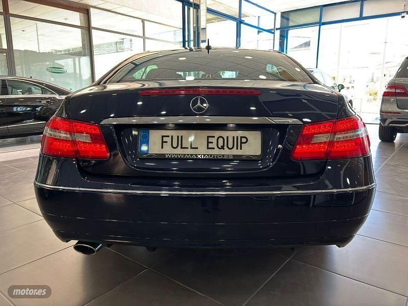 Usado Mercedes E220 Avantgarde 163 CV (119 kW) 2011 Azul Coupe