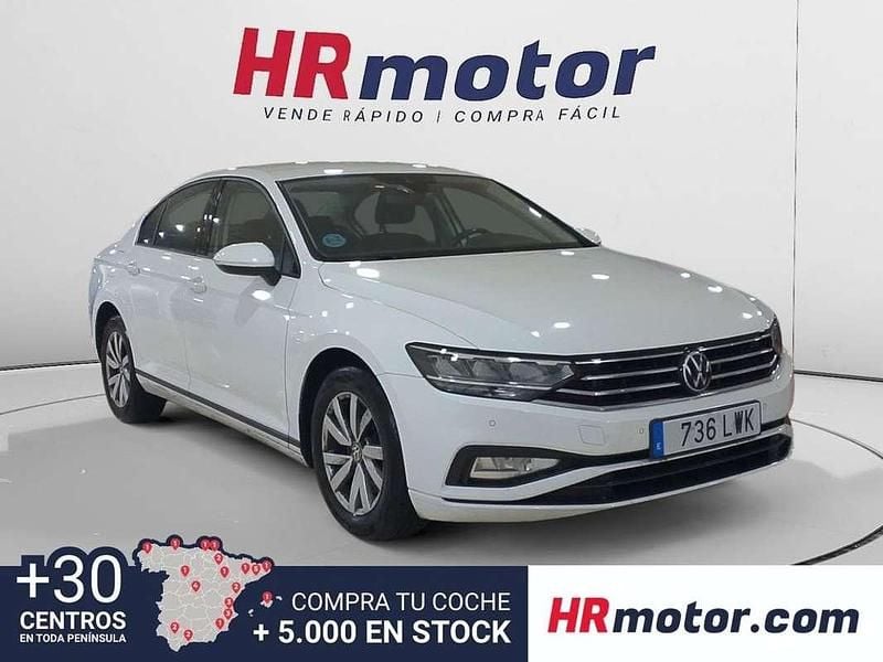 Blanco Usado 2022 VW Passat Berlina | 16.190 € (Precio justo) - Imagen 1/4