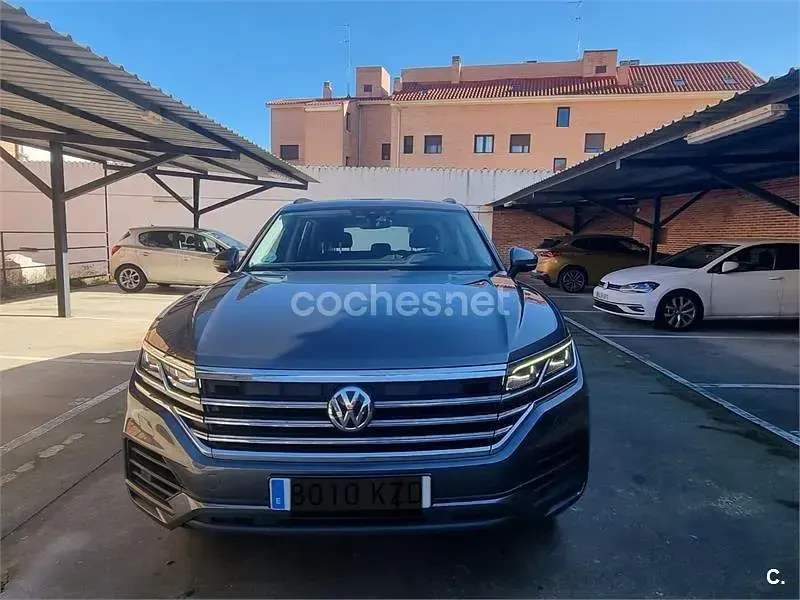 Usado VW Touareg Pure 231 CV (169 kW) 2019 Gris / plata SUV
