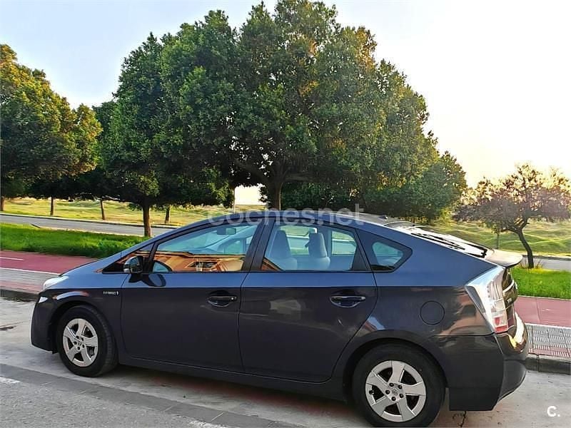 Usado Toyota Prius Eco 136 CV (100 kW) 2011 Gris / plata Berlina