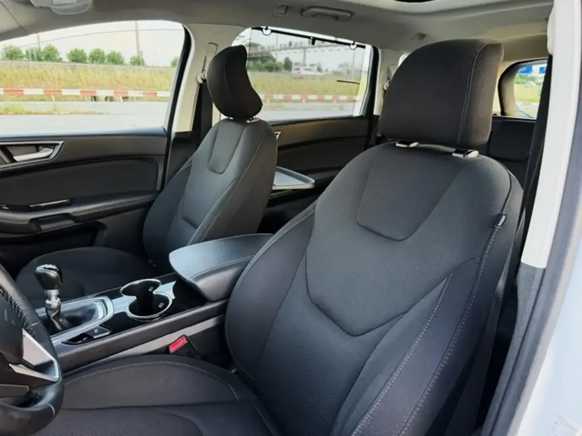 Usado Ford S-MAX Titanium 160 CV (117 kW) 2016 Blanco Monovolumen
