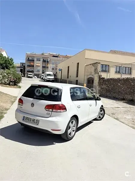 Usado VW Golf VII 105 CV (77 kW) 2012 Blanco Berlina