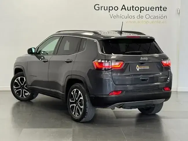 Usado Jeep Compass Limited 130 CV (95 kW) 2021 Gris SUV