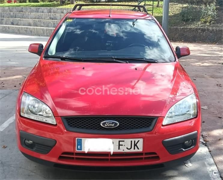 Usado Ford Focus Trend 115 CV (84 kW) 2006 Rojo Berlina