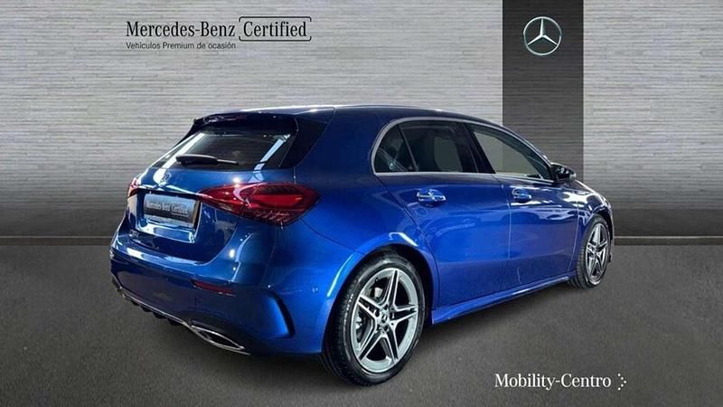 Usado Mercedes A180 116 CV (85 kW) 2024 Azul Berlina