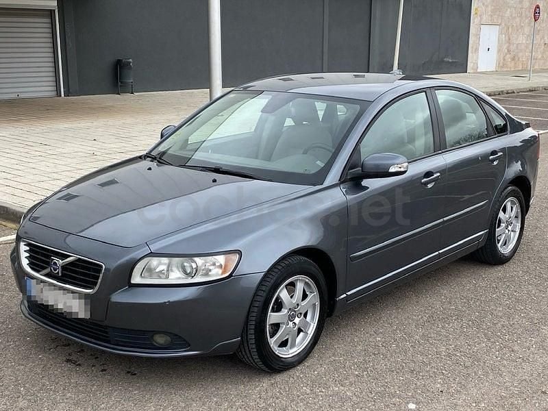 Gris / plata Usado 2009 Volvo S40 Momentum Berlina | 4900 € (Precio justo) - Imagen 1/4