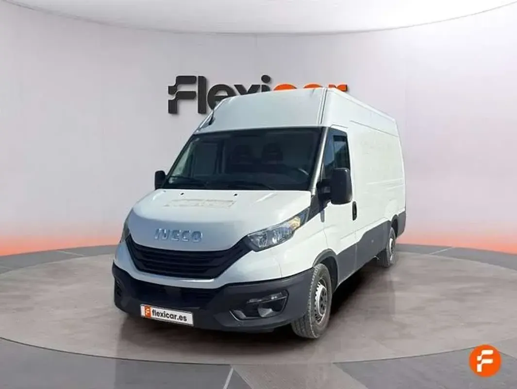 Usado Iveco Daily 156 CV (114 kW) 2023 Blanco Van