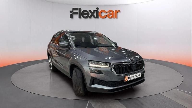 Usado Skoda Karoq Style 150 CV (110 kW) 2023 Gris SUV
