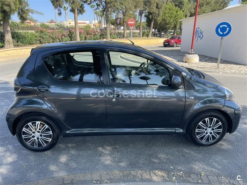 Gris / plata Usado 2009 Toyota Aygo Utilitario | 4900 € (Precio justo) - Imagen 1/4