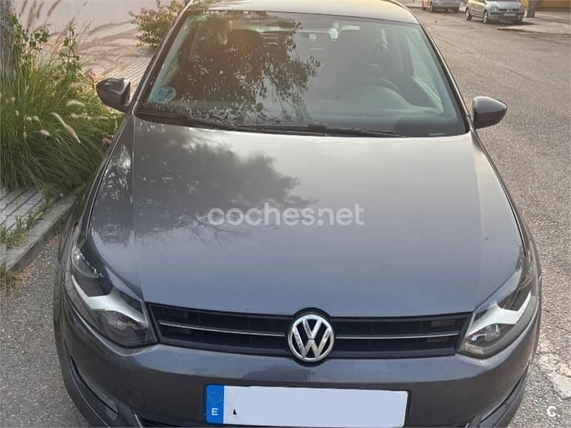 Gris / plata Usado 2010 VW Polo Advance Berlina | 4500 € (Buen precio) - Imagen 1/4