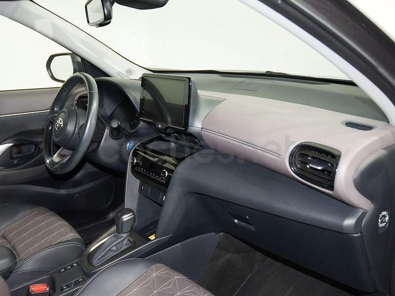Usado Toyota Yaris Cross Style 116 CV (85 kW) 2021 Gris / plata SUV