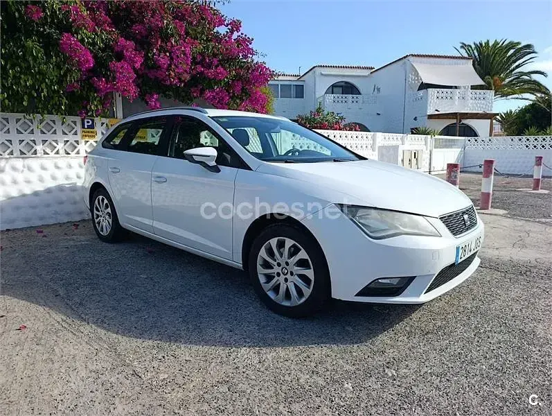 Usado Seat Leon ST CONNECT 125 CV (91 kW) 2015 Blanco Familiar
