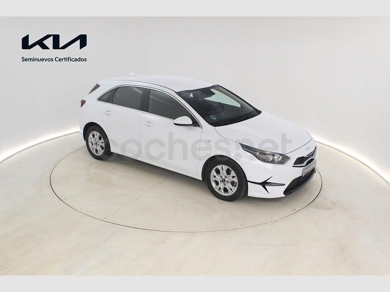 Usado Kia Ceed 100 CV (73 kW) 2025 Blanco Utilitario